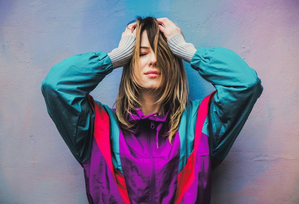 Quels conseils pour porter des t-shirts graphiques de manière élégante?